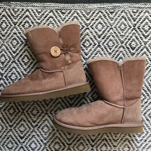 *price drop* authentic leather ugg boots w/buttons